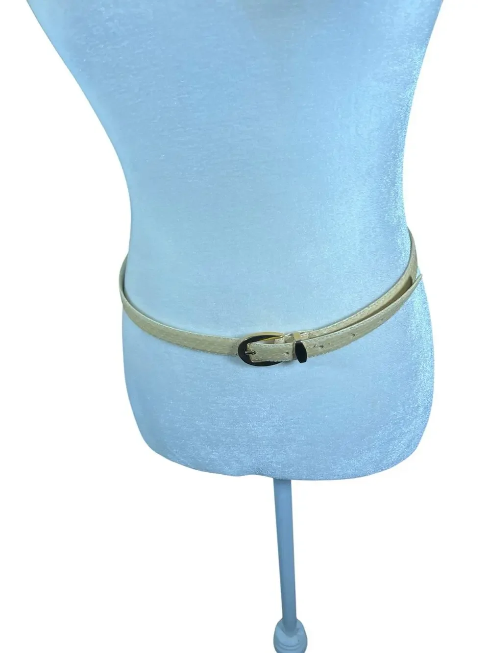 TJW By Mervyn's Woman's M/L Genuine Snakeskin Ivory Gold Tone Buckle Belt K822